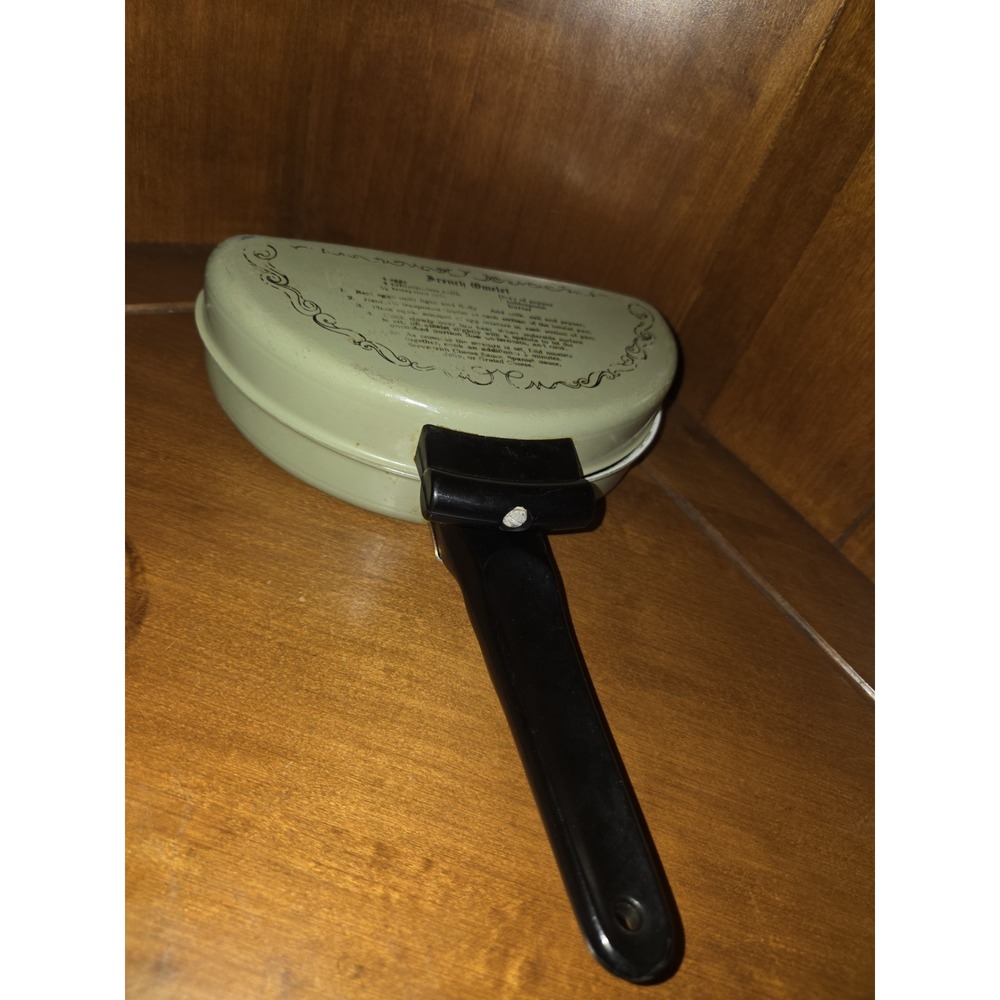 VINTAGE MIRRO GREEN FOLDING OMELET MAKER PAN w/ RECIPES